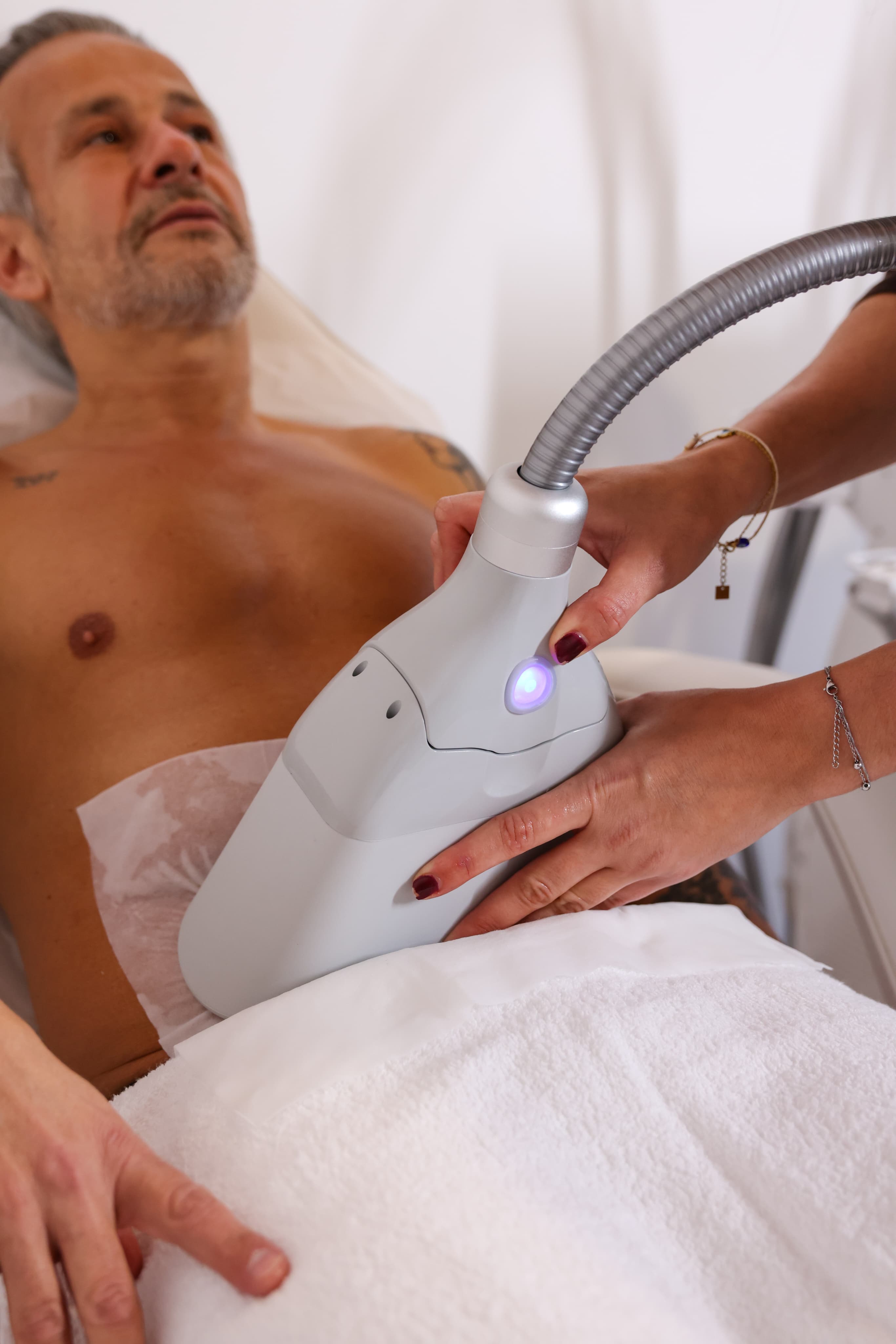 Une séance de cryolipolyse au cabinet d’Amanda